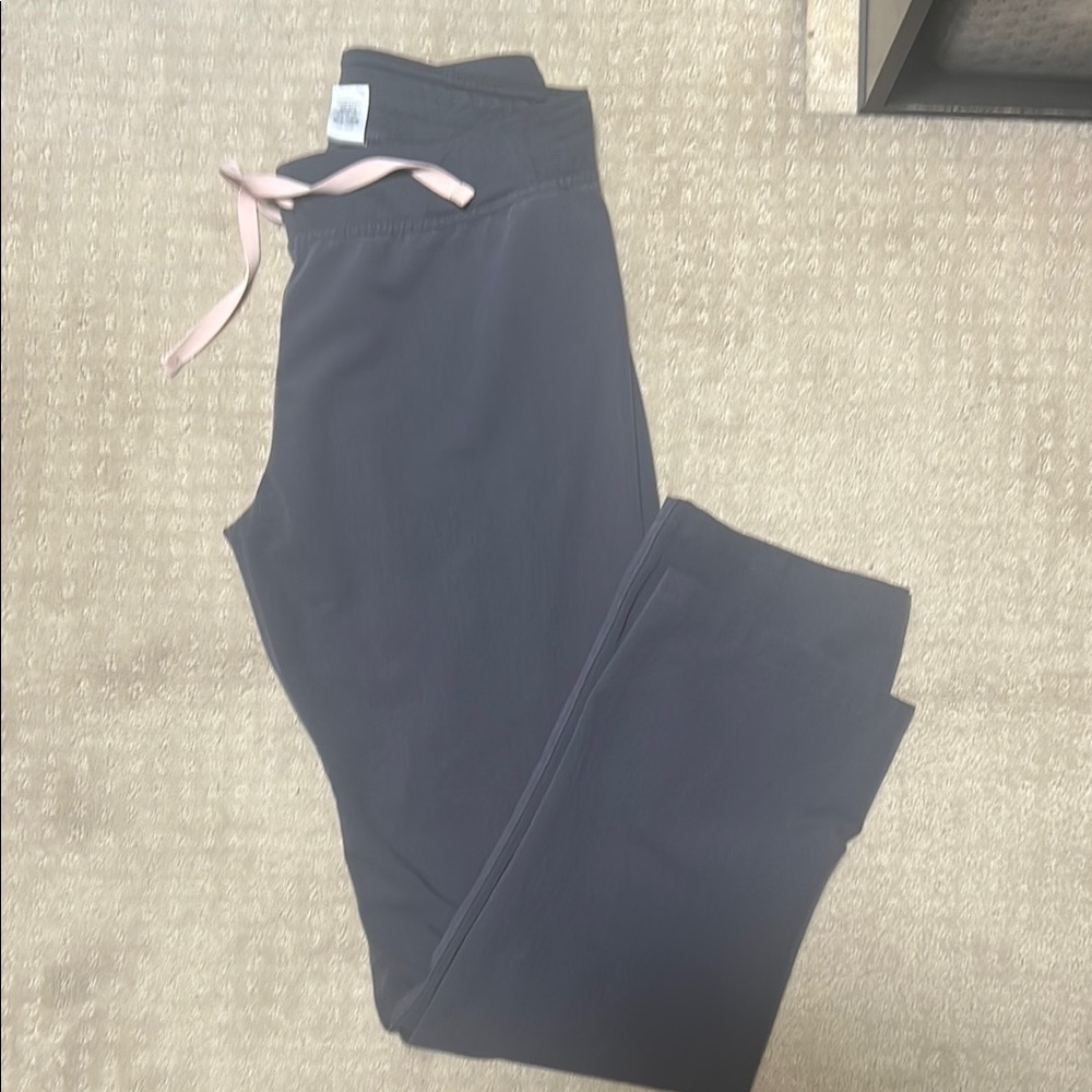 XS Livingston Figs Scrub Bottoms with Pink Accents